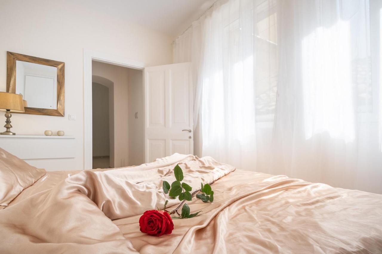Nadiona Suites Red & Cream Corfu  ภายนอก รูปภาพ