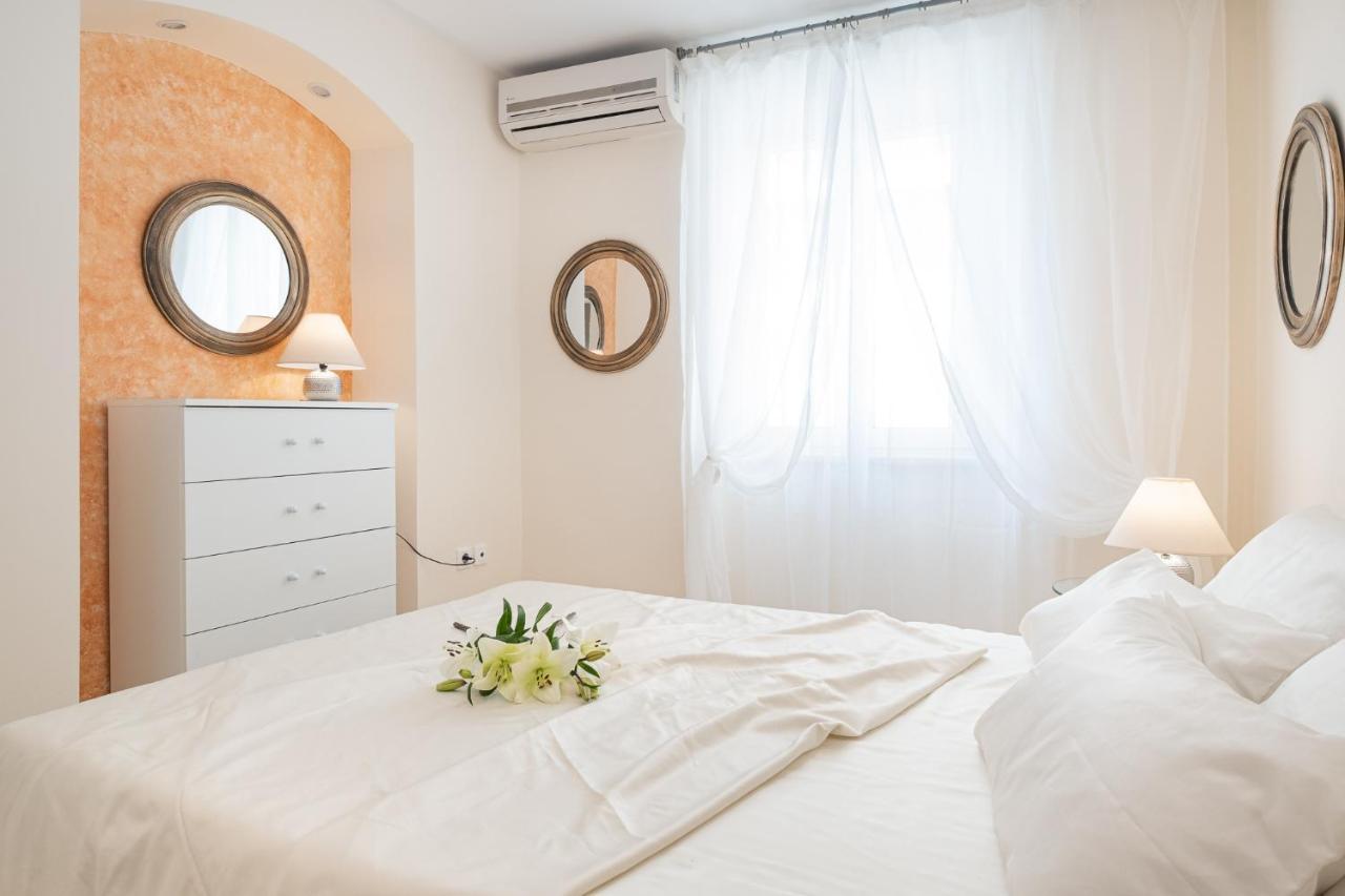Nadiona Suites Red & Cream Corfu  ภายนอก รูปภาพ