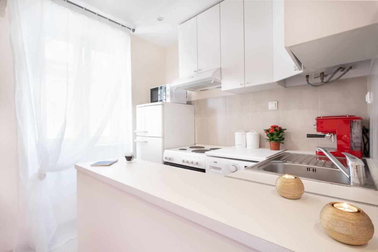 Nadiona Suites Red & Cream Corfu  ภายนอก รูปภาพ