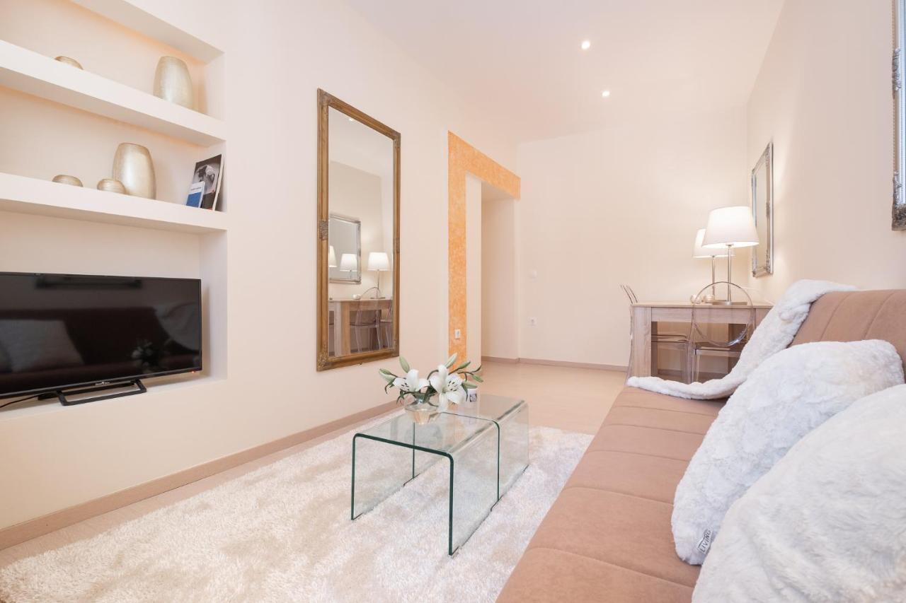 Nadiona Suites Red & Cream Corfu  ภายนอก รูปภาพ