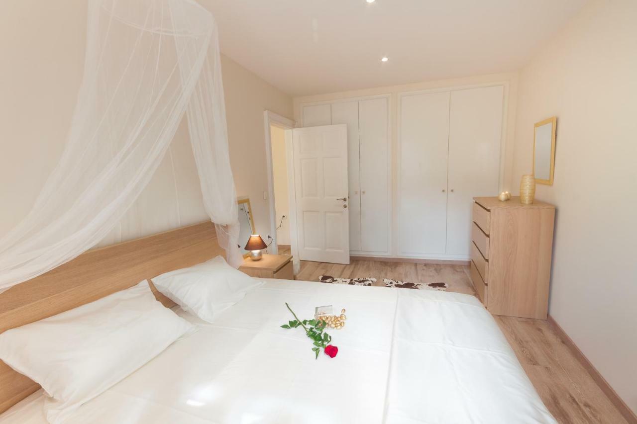 Nadiona Suites Red & Cream Corfu  ภายนอก รูปภาพ