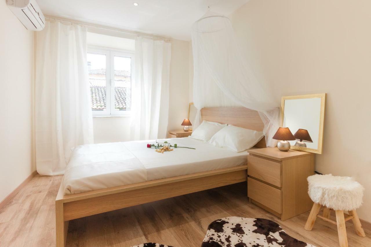 Nadiona Suites Red & Cream Corfu  ภายนอก รูปภาพ